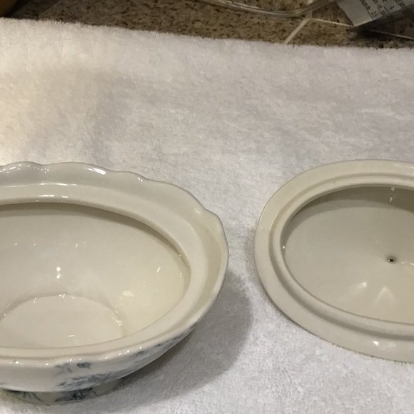 Gracie Bone China by Coastline Imports - Sugar and Creamer Floral Blue pattern - Picture 5 of 7